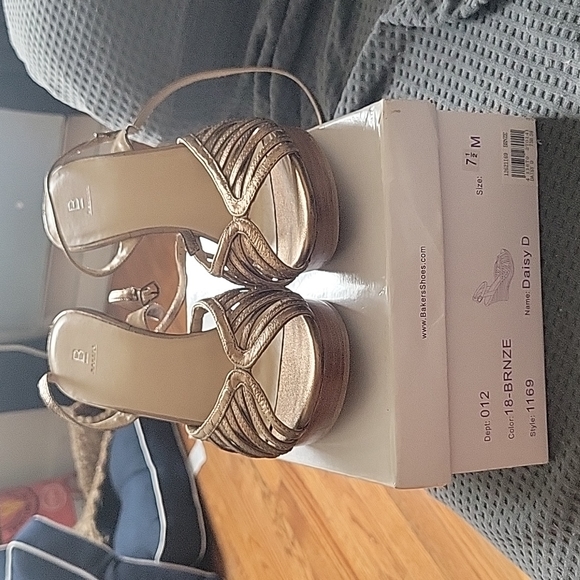 Bakers Retro bronze wedge sandals with ankle strap - Picture 4 of 6
